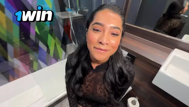 Отсосала большой член парня и дала себя выебать в мокрую пиздяку