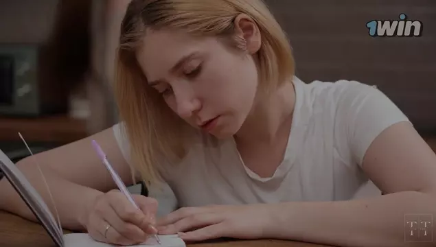 Трахнул одну телку на кухне, а потом и её подругу