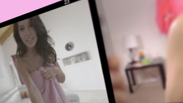 Студентки прогульщицы Molly Little и Sawyer Cassidy хотят знать, кто лучше трахается