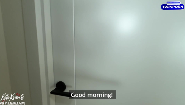 Блядливая жена изменяет мужу и трахается с сотрудником отеля