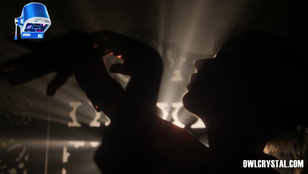 Шлюха Owl Crysta покорно сосет хуй и просит кремпай в киску