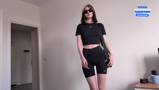 Не отпустил сводную сестру гулять, пока не выебал