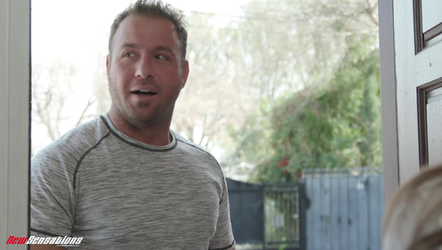 Молодая студентка сосет другу вместо того, чтобы делать уроки