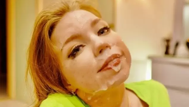 Обкончал спермой лицо русской подруге после того, как жестко выебал