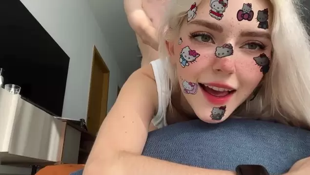 Русская няшка Eva Elfie хочет кремпай в розовую киску