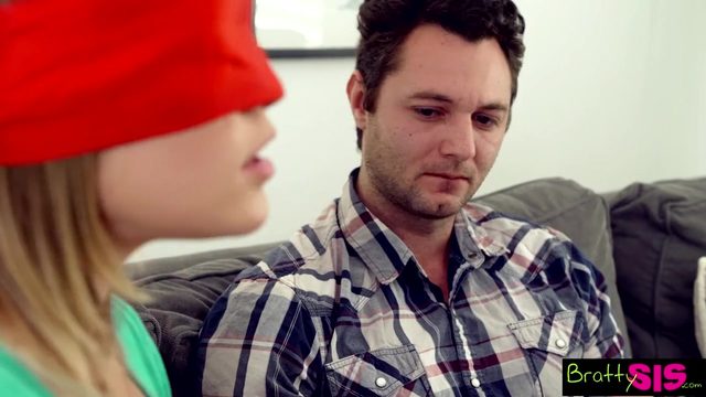 Похотливый брат обманом развел сестру на секс